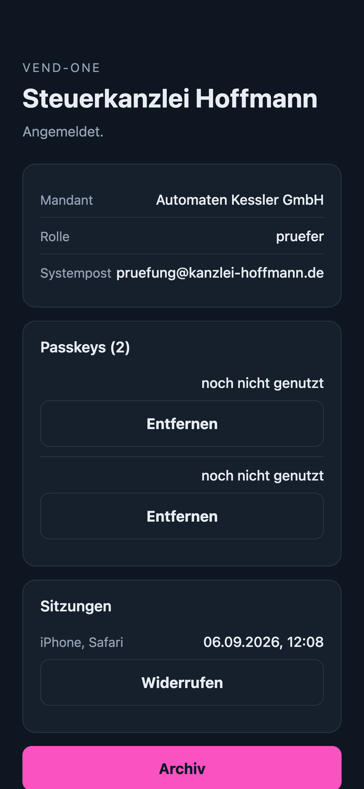 Das Konto des Prüfers: Mandant, Rolle pruefer, Passkeys, Sitzungen und der Knopf Archiv.